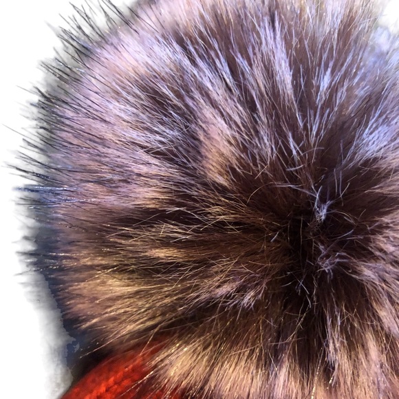 Burnt orange winter toque with pom Pom - Picture 2 of 2